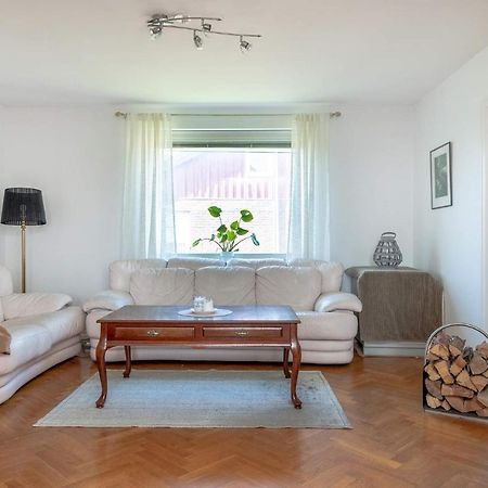 White & Bright Room In A Shared Apartment Gothenburg Bagian luar foto
