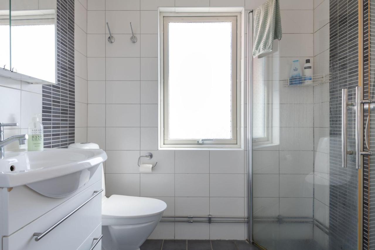 White & Bright Room In A Shared Apartment Gothenburg Bagian luar foto